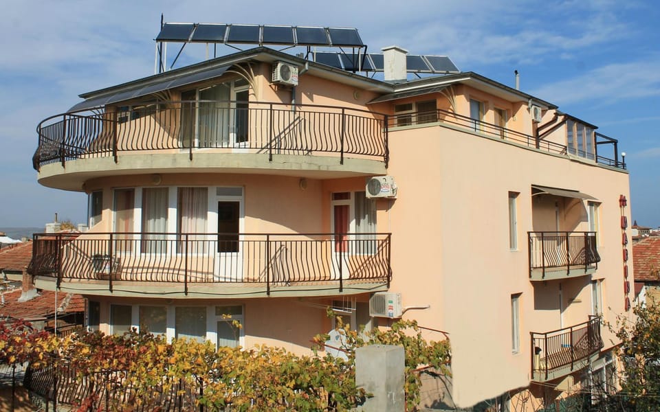 Property building, View (from property/room), Balcony/Terrace, Mountain view, Internal: Not applicable to any particular room