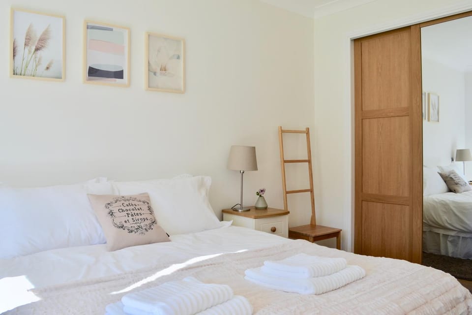 Bed, Bedroom, wardrobe