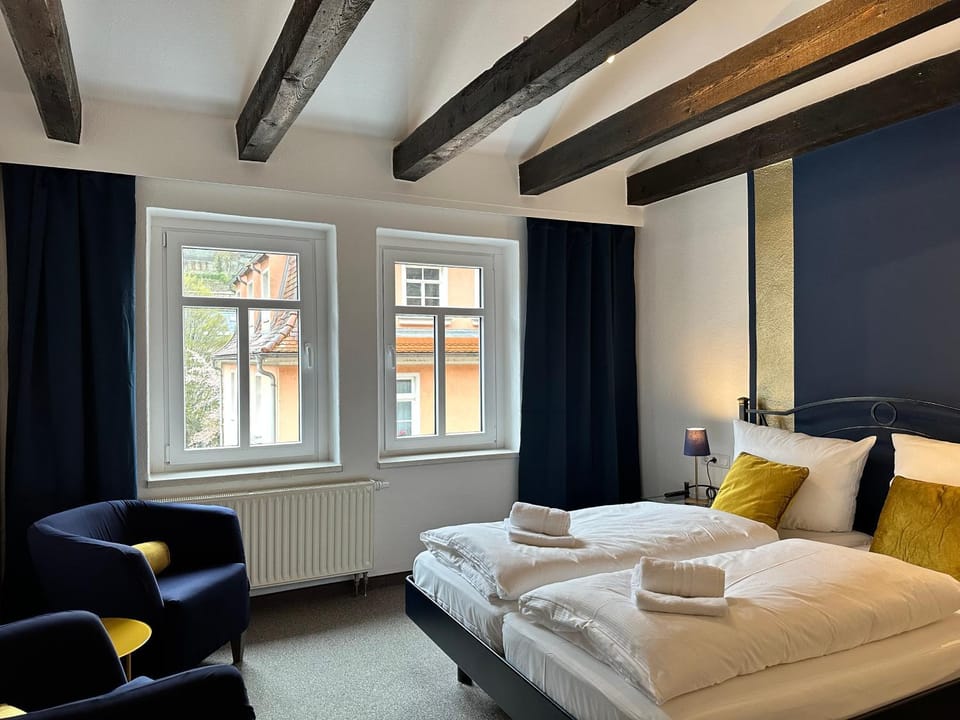Bed, Seating area, City view
