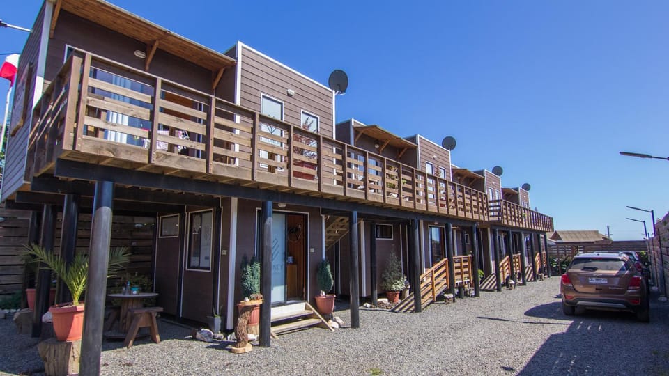 Property building, Day, Balcony/Terrace, Parking