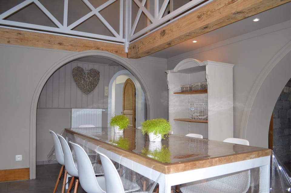 la tourelle d’Achille leontine House in Wallonia, Belgium