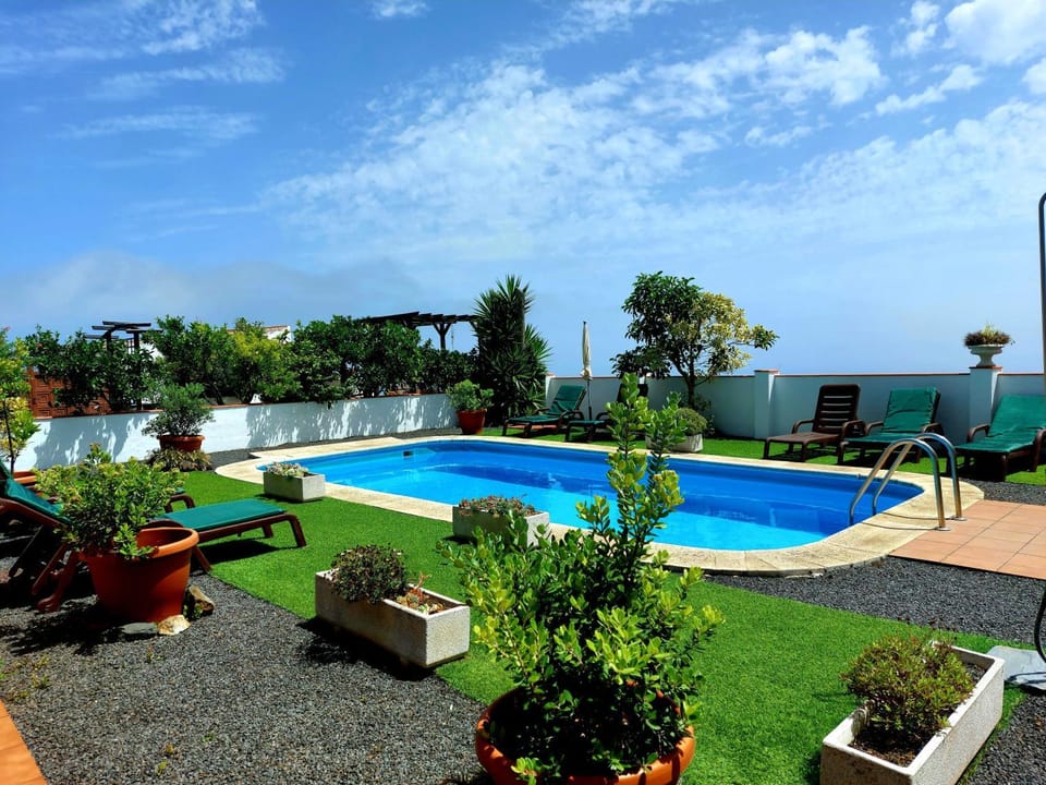 Day, Garden, Garden view, Pool view, Swimming pool, sunbed