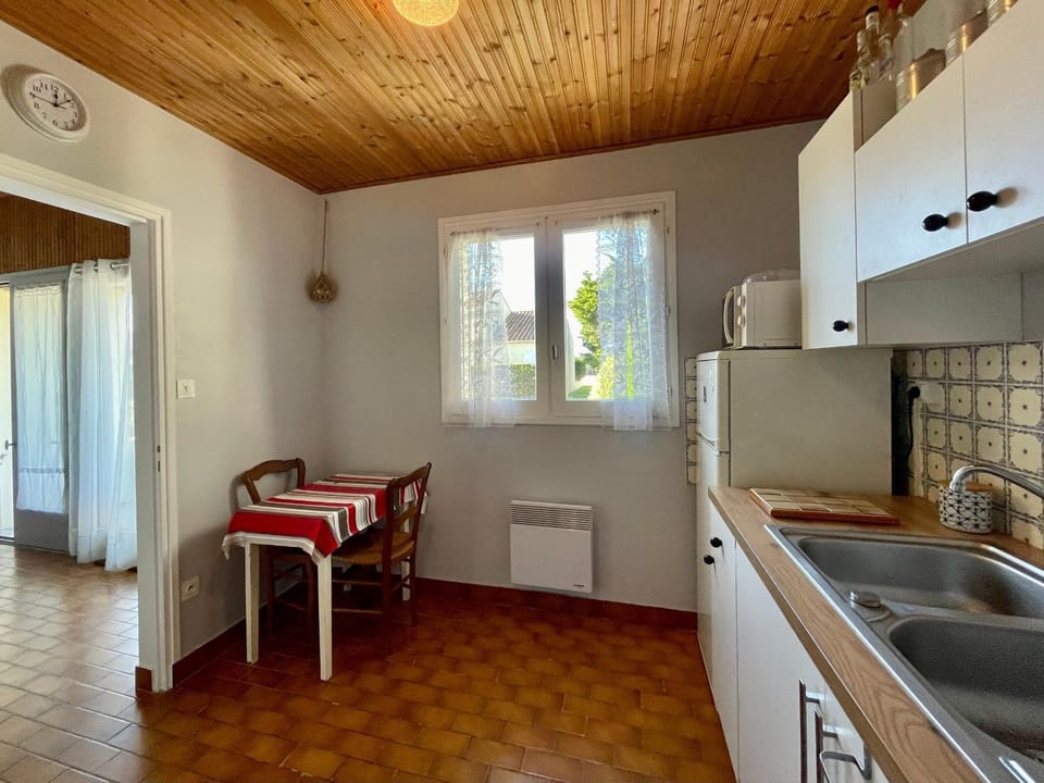 Maison Confortable à 300m de la Plage des Dunes avec Jardin et Parking Privé - FR-1-231-188 House in Pays de la Loire