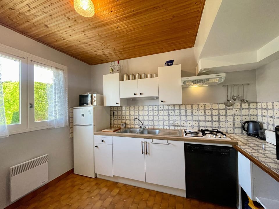 Maison Confortable à 300m de la Plage des Dunes avec Jardin et Parking Privé - FR-1-231-188 House in Pays de la Loire