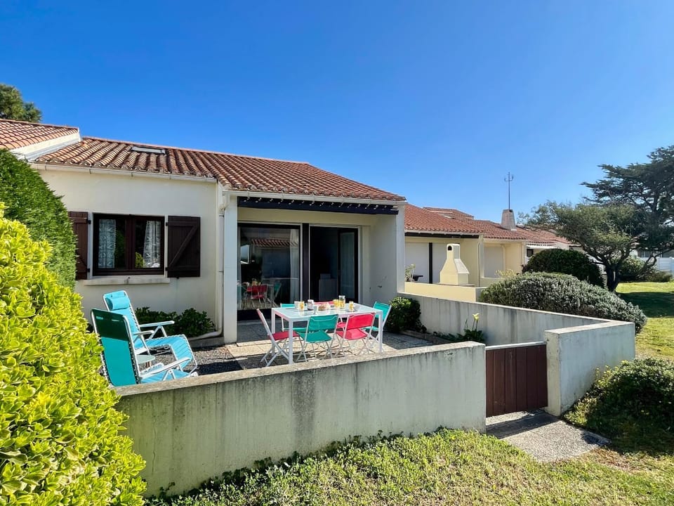 Maison Confortable à 300m de la Plage des Dunes avec Jardin et Parking Privé - FR-1-231-188 House in Pays de la Loire