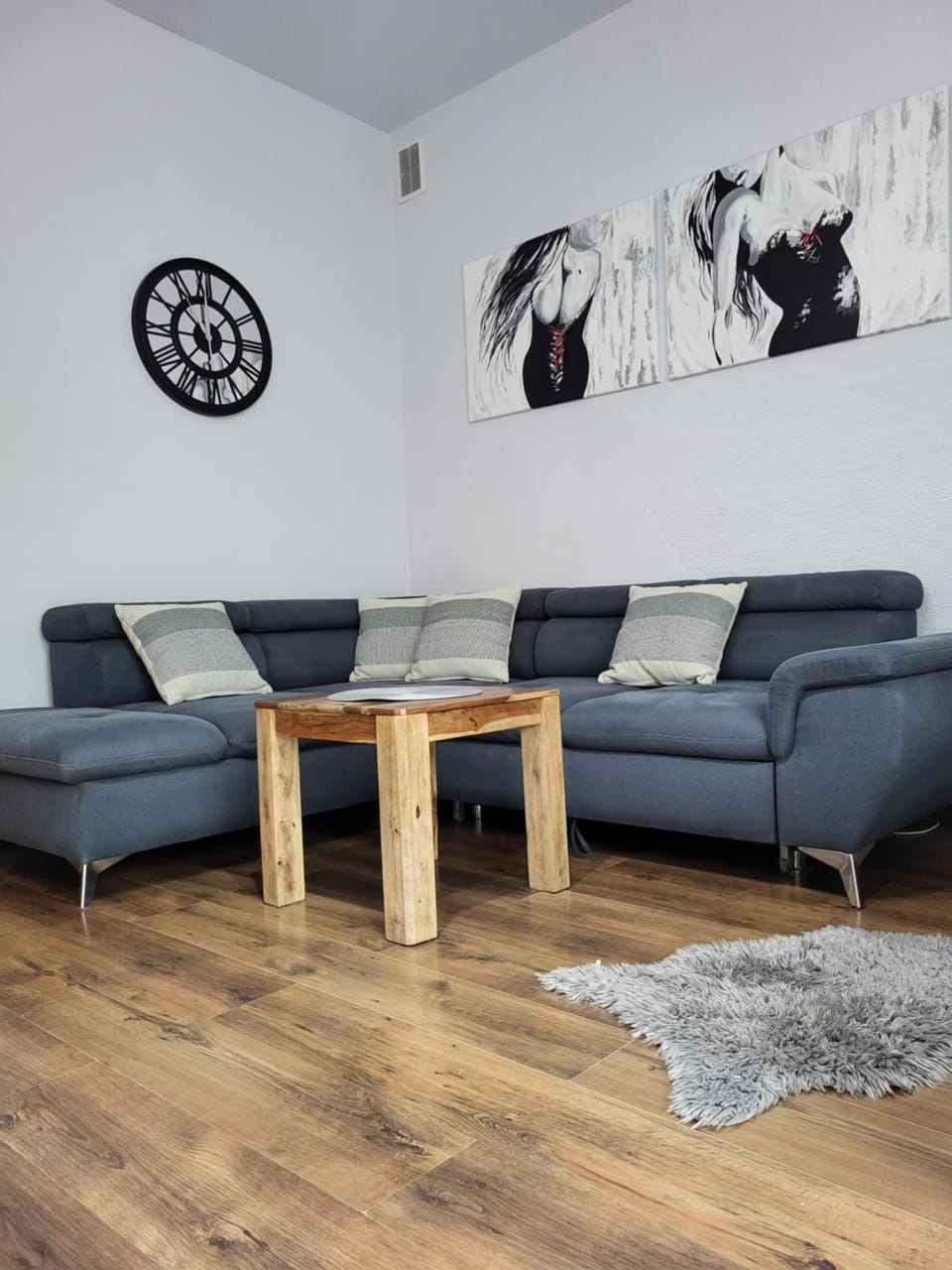 Living room, Seating area