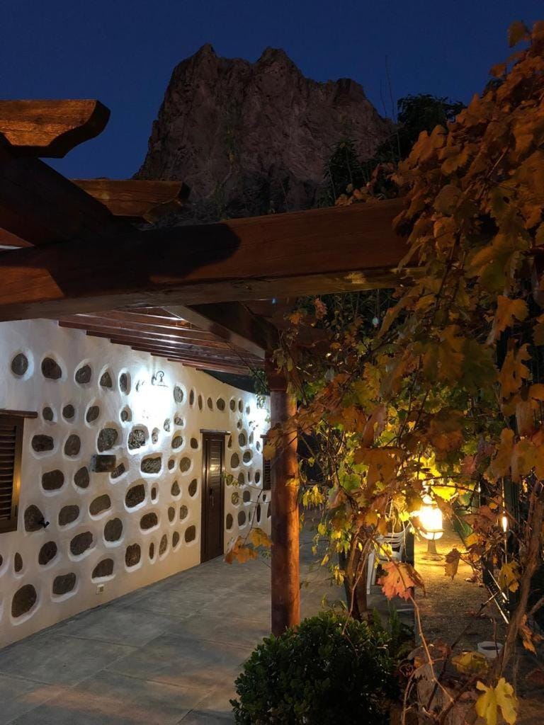 Casa Naranjo House in Comarca Sur