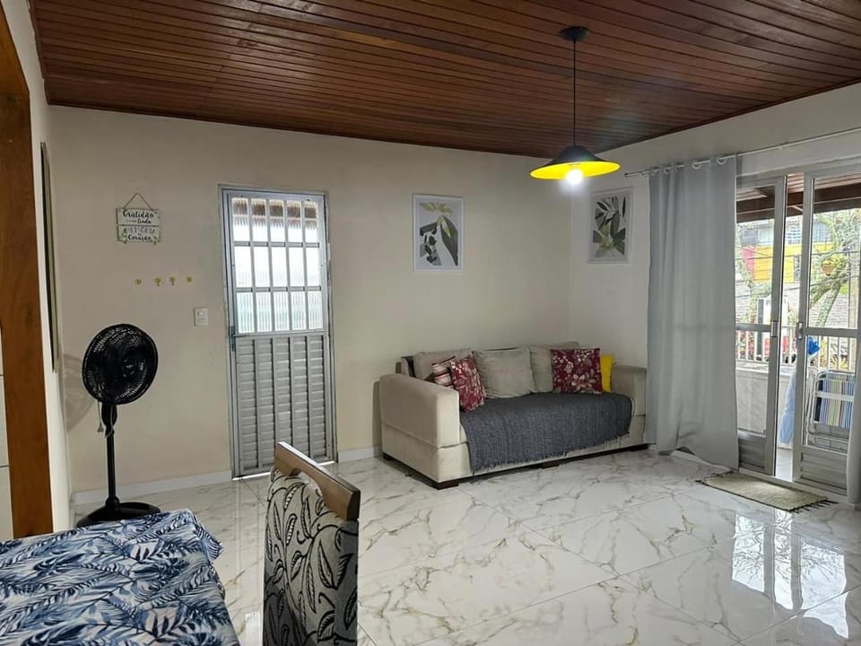 Amplo apart. com sacada, WiFi, Estacionamento, kit de praia, completo! Apartment in Florianopolis