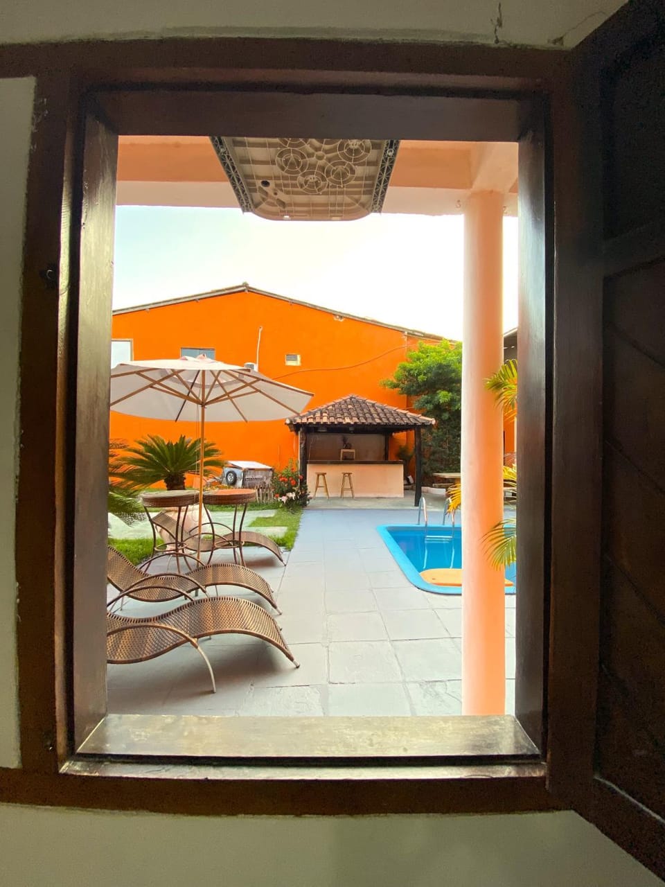 Swimming pool, sunbed
