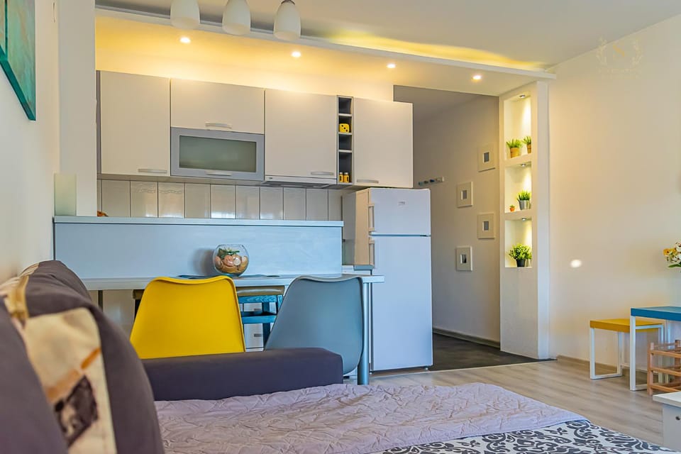 Kitchen or kitchenette, Seating area