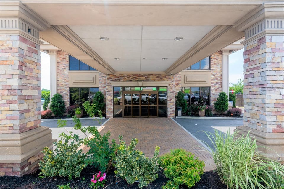 Property building, Facade/entrance, Day, Area and facilities