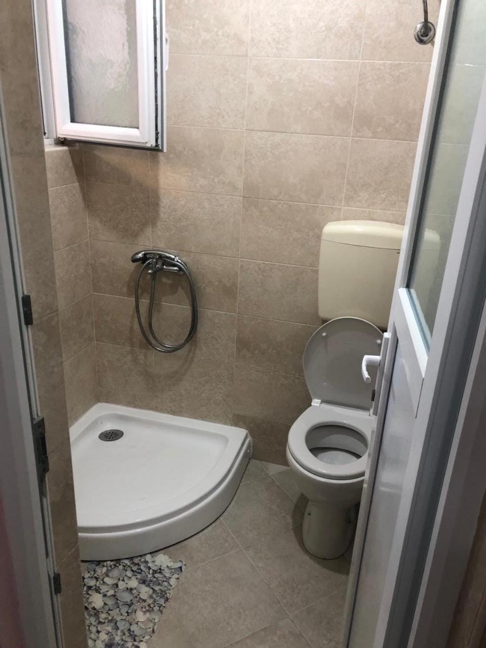 Shower, Toilet