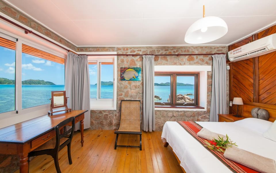 Property building, Bed, Bedroom, Sea view, hair dresser, air conditioner