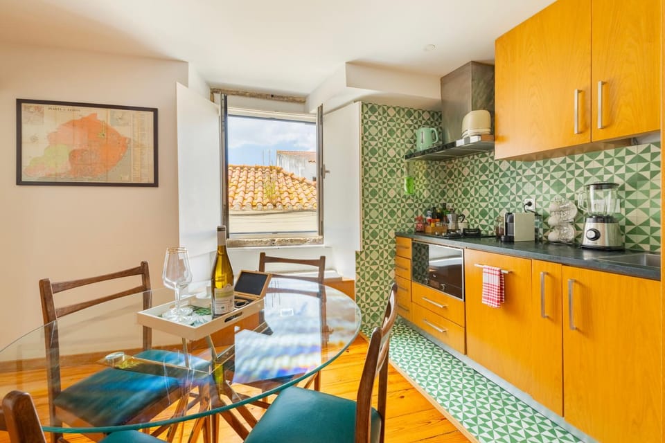 Coffee/tea facilities, Kitchen or kitchenette, Dining area, dishwasher, oven, pet friendly, stove, toaster