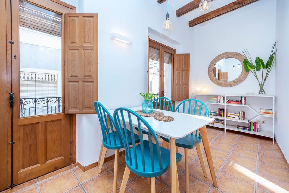 Communal lounge/ TV room, Library, Balcony/Terrace, Dining area