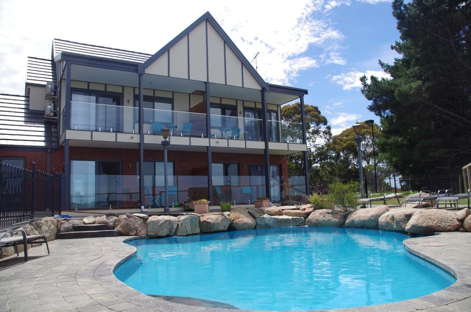 Swimming pool, Swimming pool