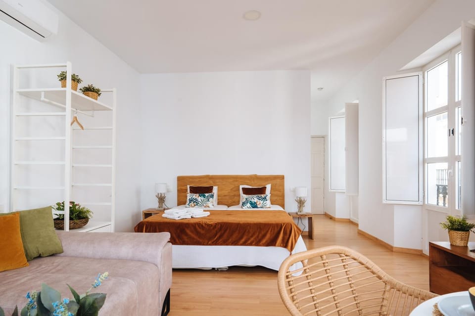 Hostly Rivero 2A Center loft-Fibre-communal terrace-Parking Optional-CLess Apartment in Seville