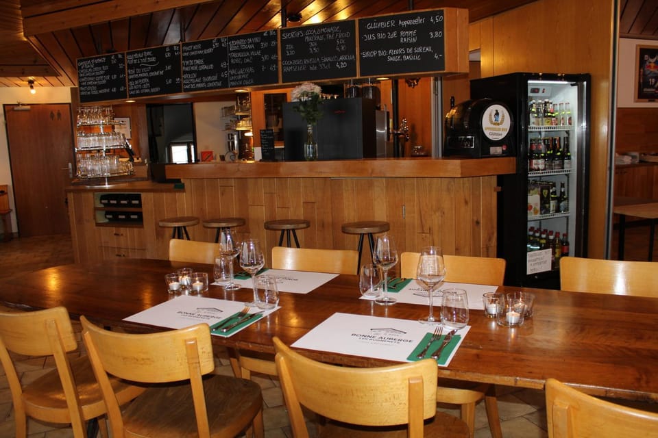 Restaurant/places to eat, Lounge or bar, Food and drinks, Drinks, Alcoholic drinks