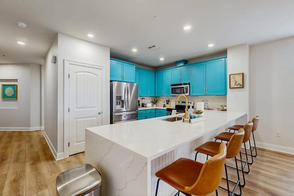 Kitchen or kitchenette, kitchen