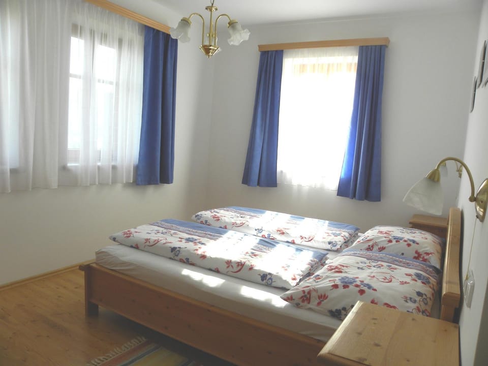 Day, Photo of the whole room