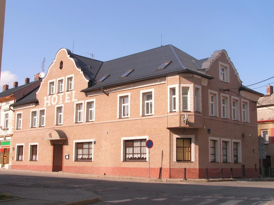 Facade/entrance, Off site