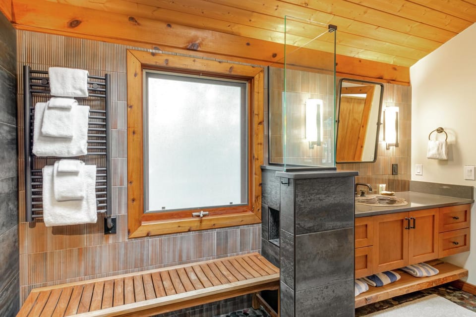 Rhodena Beach Cottages House in Whidbey Island