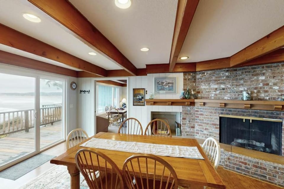 Spectacular Seaside Surf-View Home House in Seaside