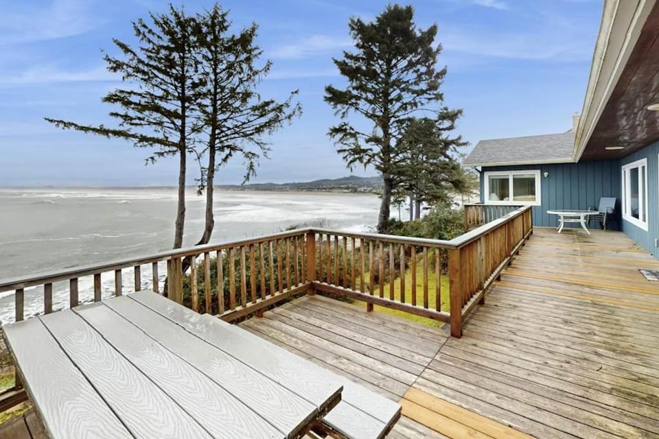Spectacular Seaside Surf-View Home House in Seaside