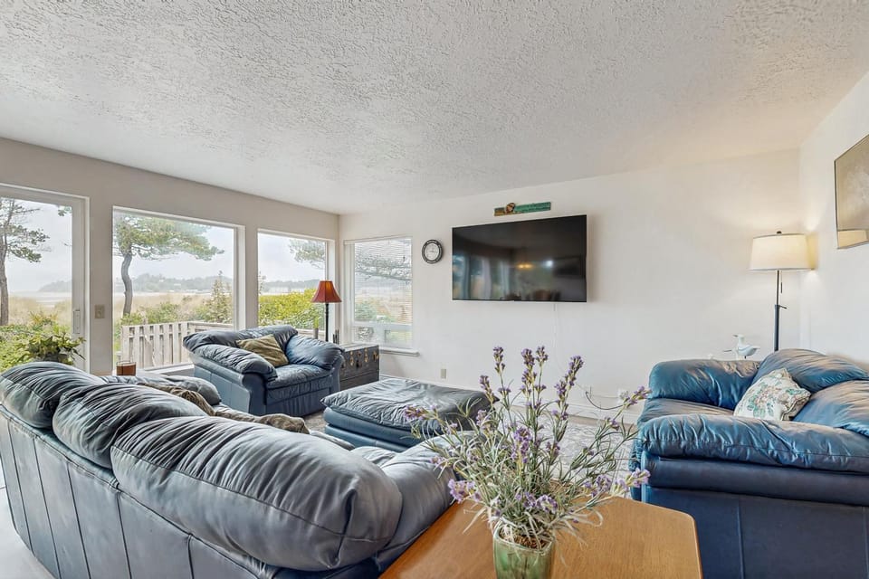 Beach Time Getaway House in Lincoln Beach