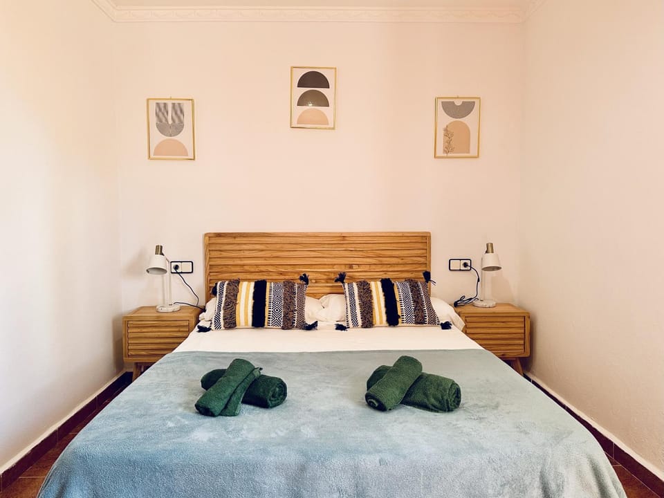 Villa by Playa den Bossa & Ibiza town 7min, BBQ Villa in Ibiza