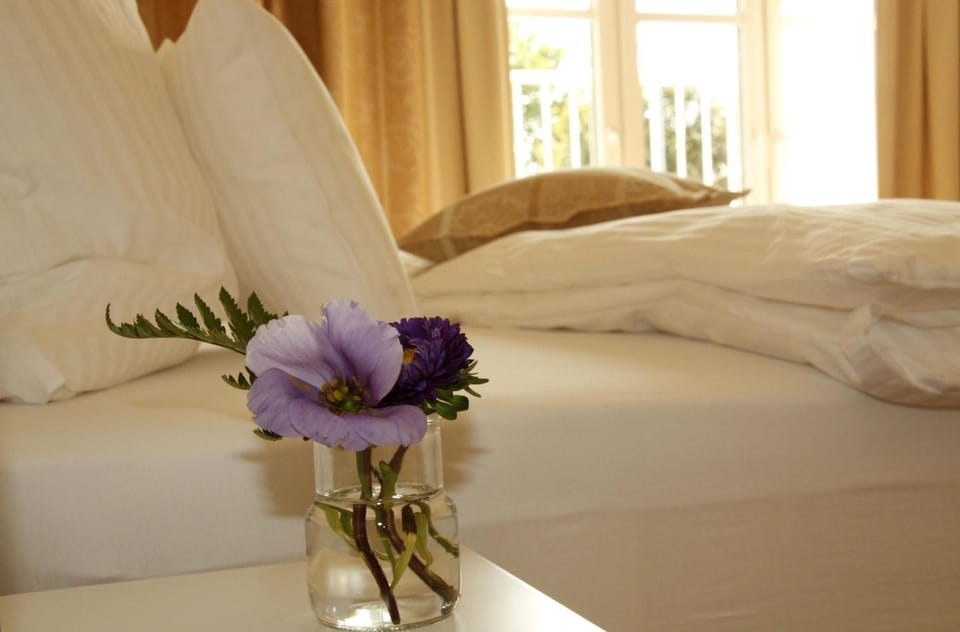 Bed, Photo of the whole room, Decorative detail