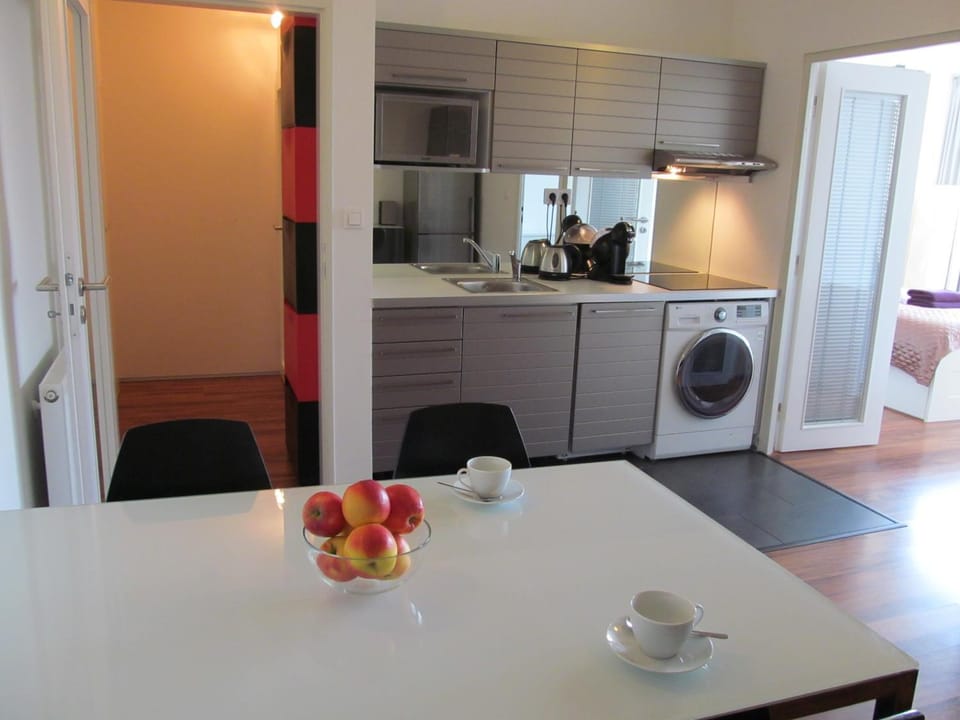 Kitchen or kitchenette, Seating area
