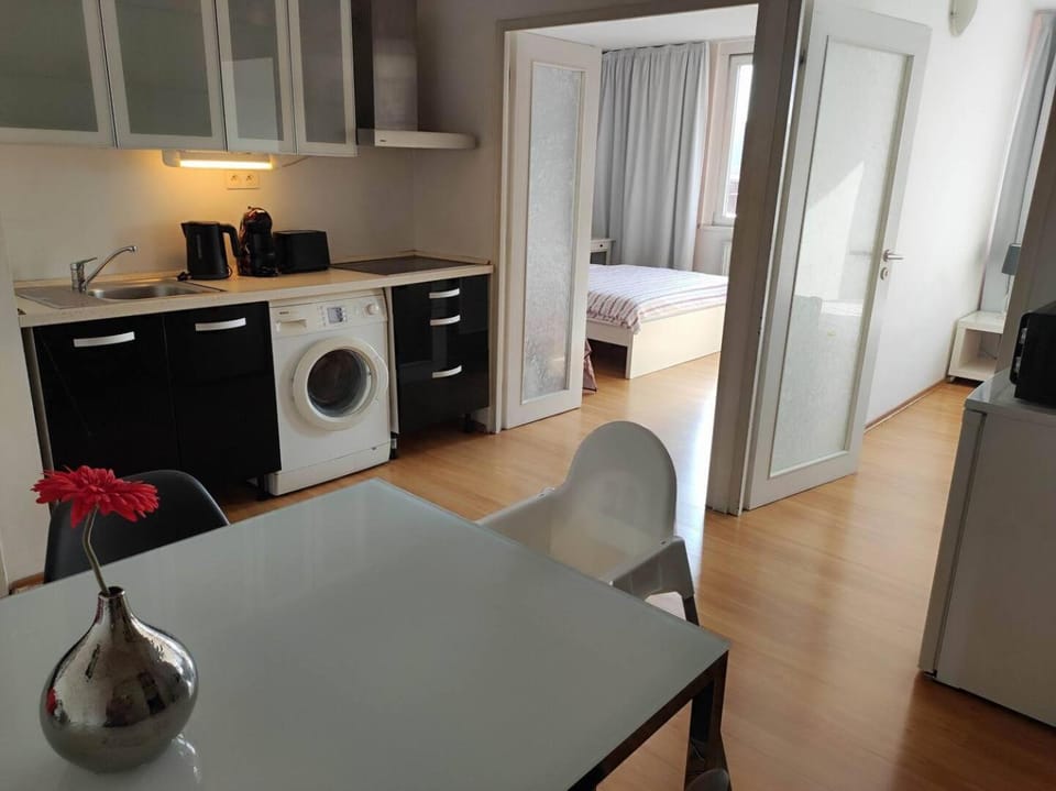 Dining area, kitchen