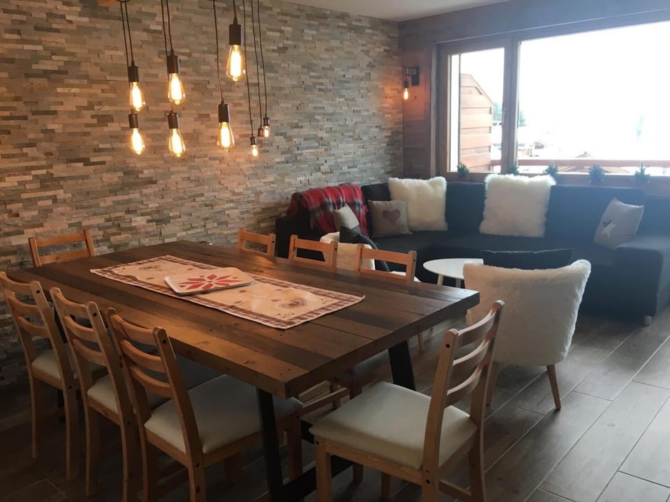 Living room, Dining area