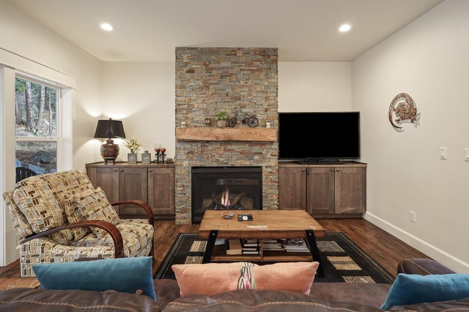 Trails End Retreat House in Bend