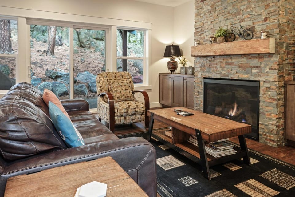 Trails End Retreat House in Bend