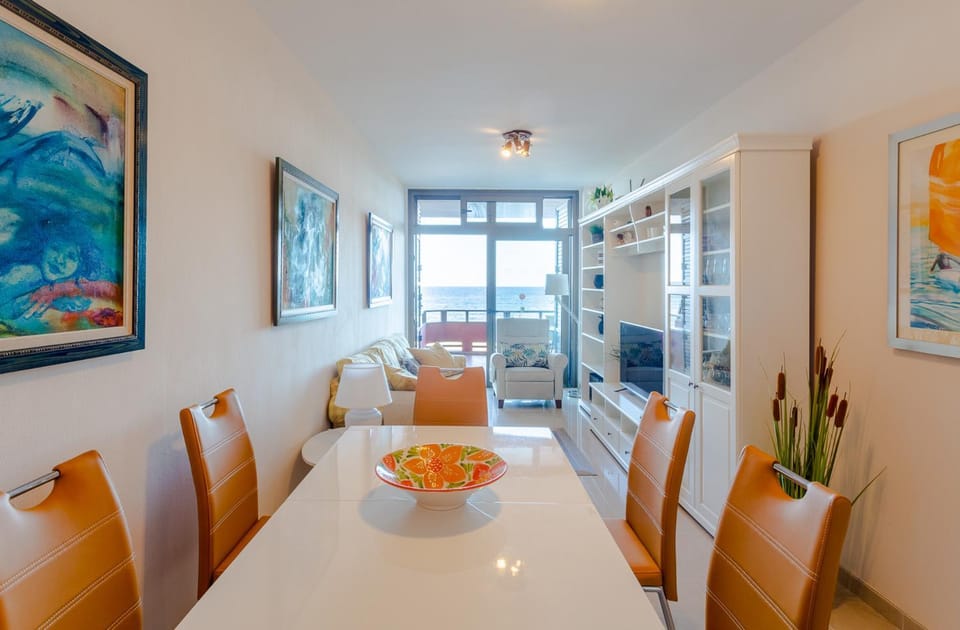 Front line beach with fantastic terrace. Apartment in Gran Canaria