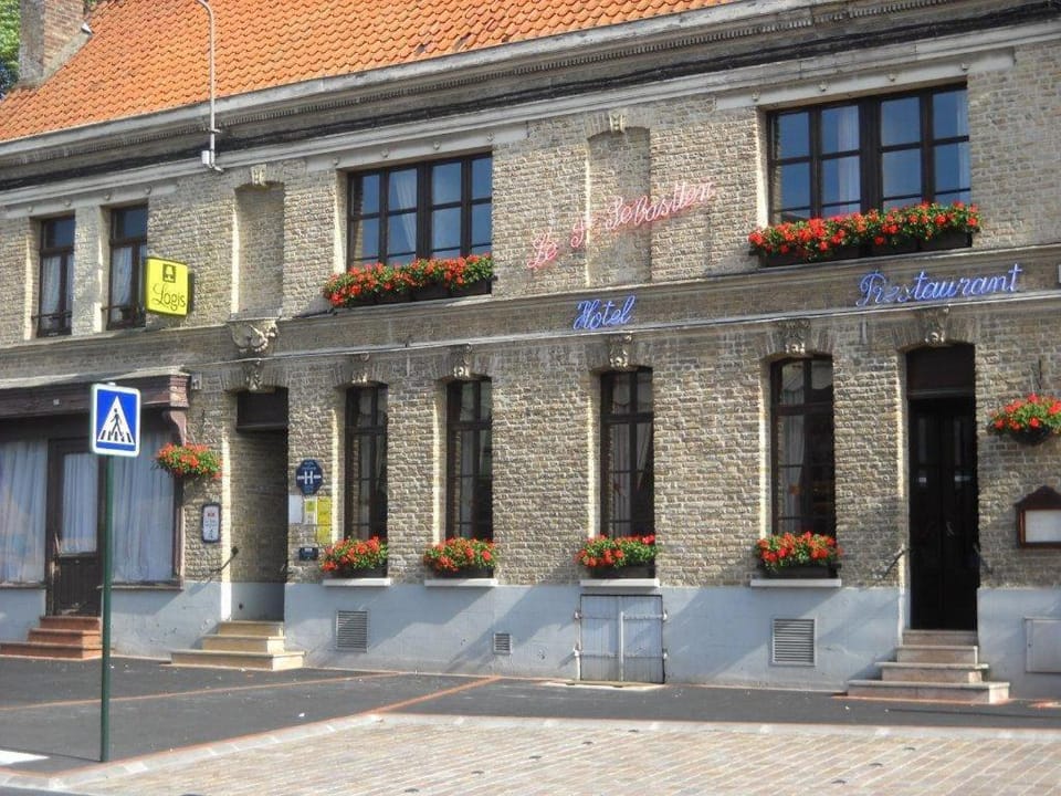 Logis Hotel & Restaurant - Le Saint Sébastien Hotel in Hauts-de-France