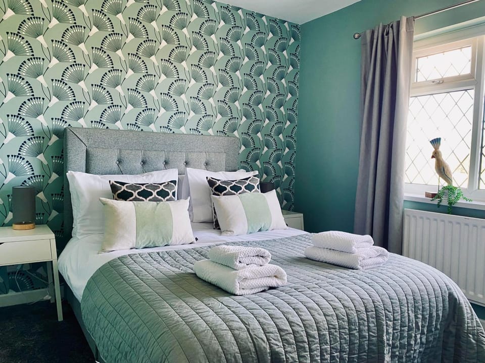 Bed, Photo of the whole room, Bedroom