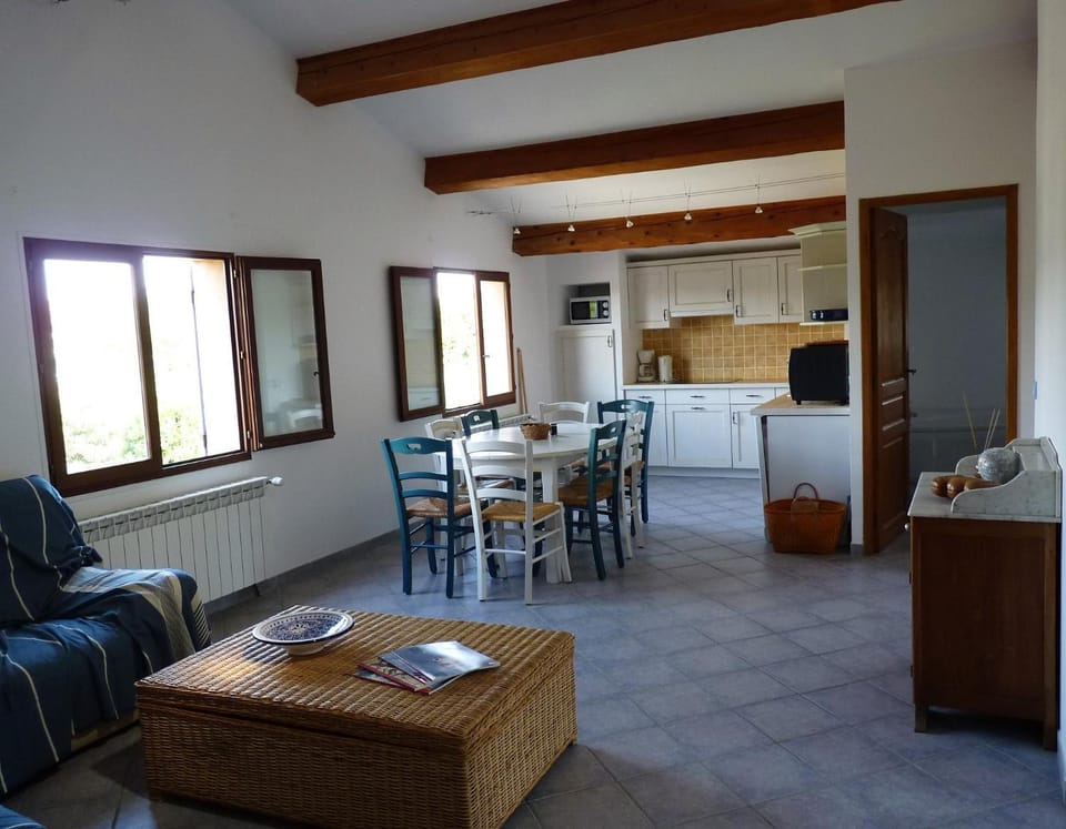 Bed, Kitchen or kitchenette, Living room, Dining area, Garden view