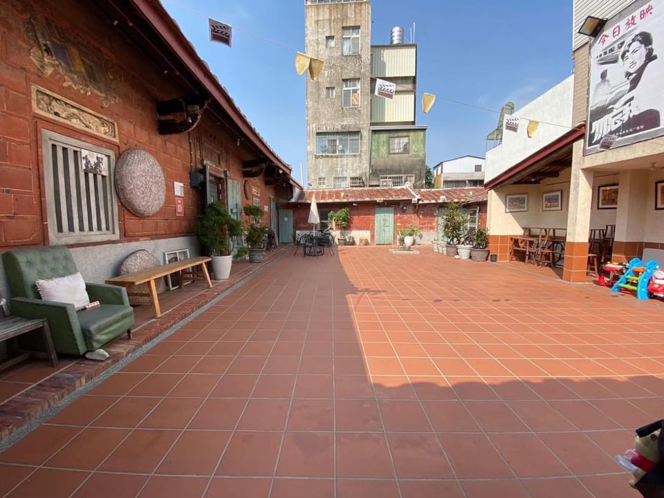 左營蓮潭百年古厝 Campground/ 
RV Resort in Kaohsiung