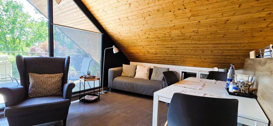 Living room, Photo of the whole room, Seating area, Dining area