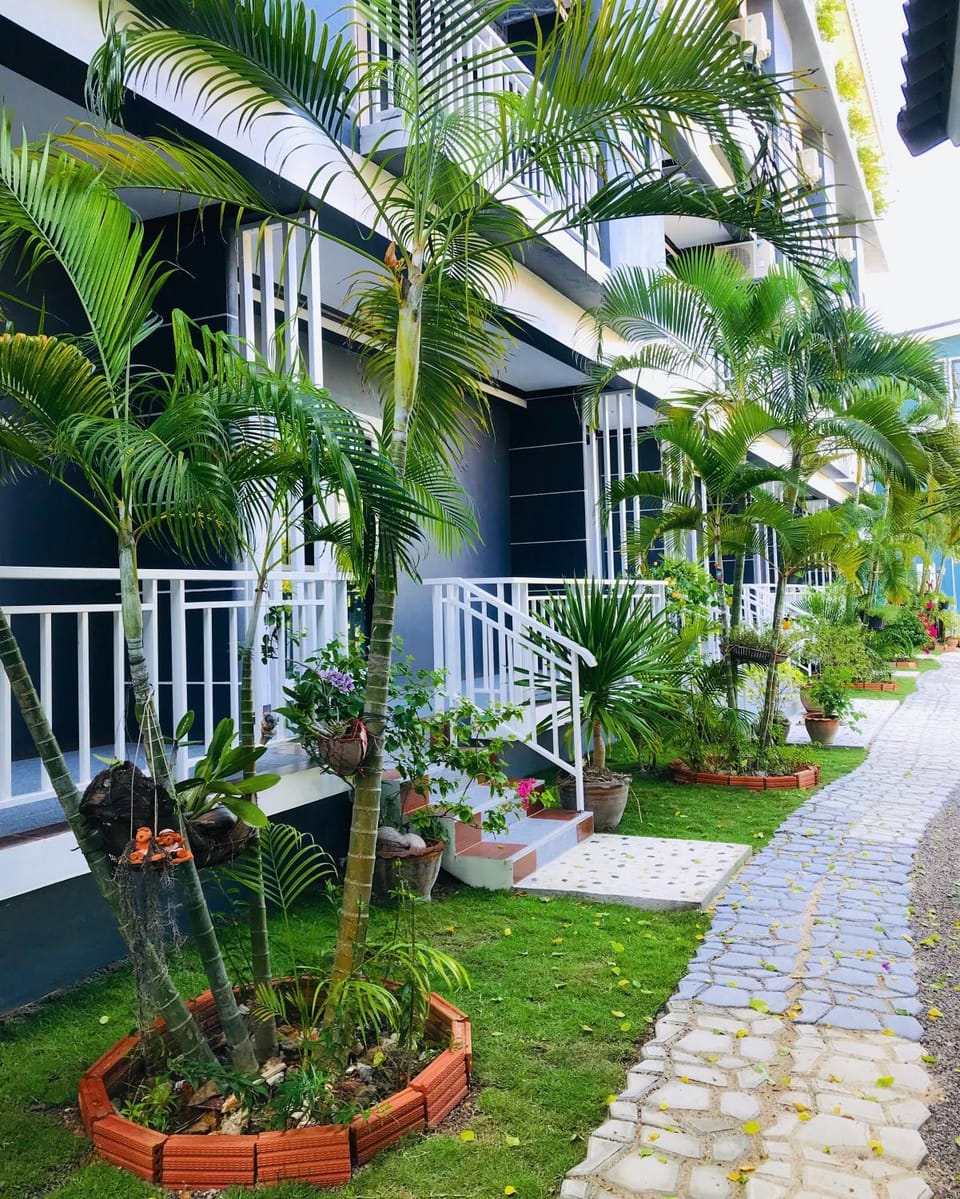 Facade/entrance, Garden