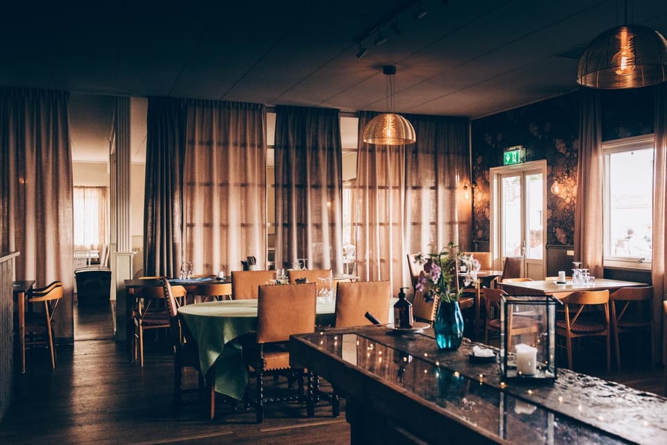 Restaurant/places to eat, Restaurant/places to eat