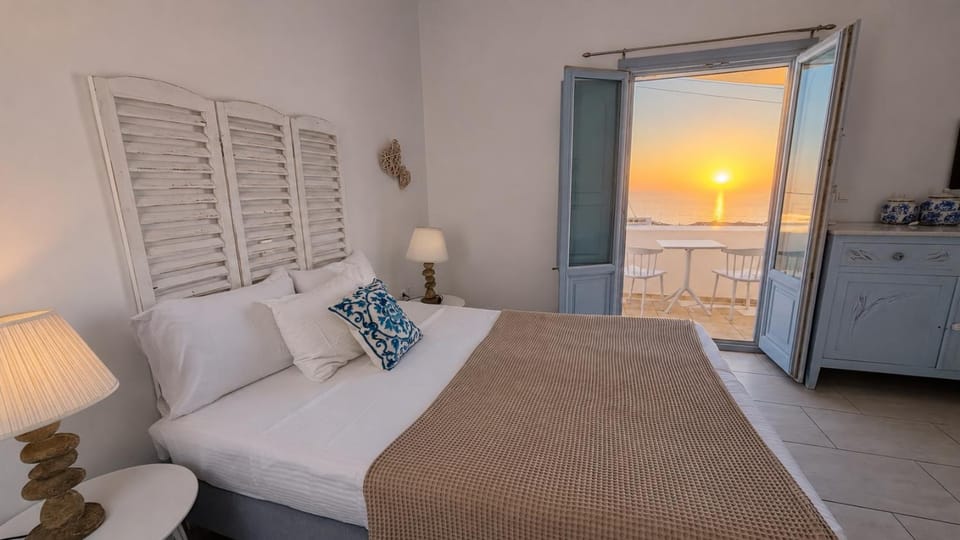 Bed, View (from property/room), Photo of the whole room, Sea view