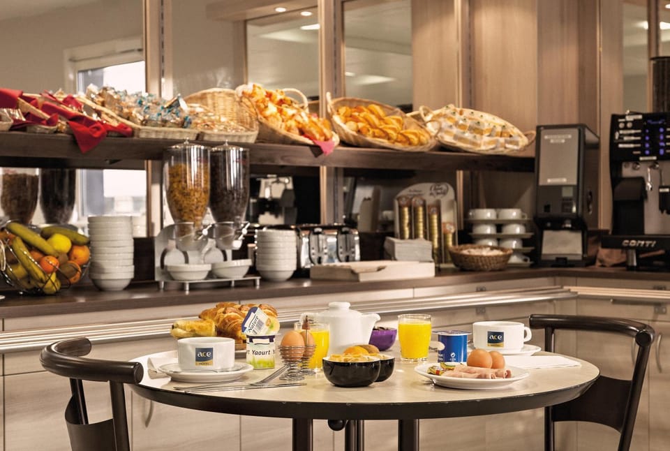 Continental breakfast, Buffet breakfast