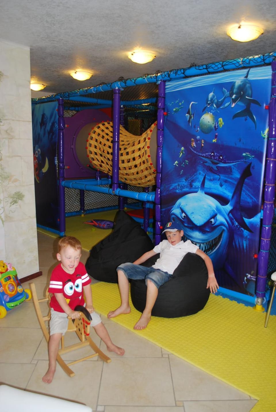 Kids's club, young children