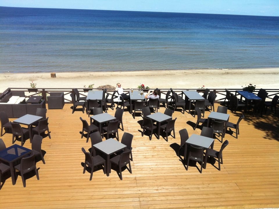 Restaurant/places to eat, Balcony/Terrace