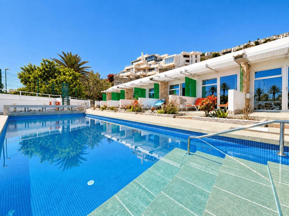 Day, Pool view, Swimming pool, sunbed