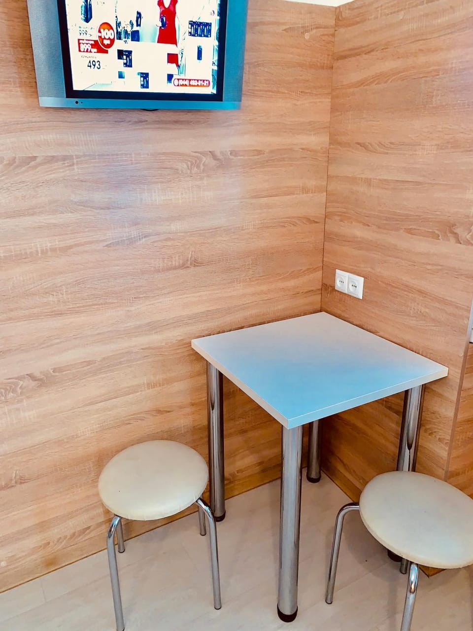 TV and multimedia, Seating area, Dining area